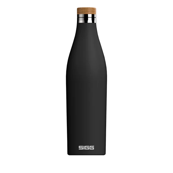 8999.90_0.7L_Meridian_Black_rfw botella